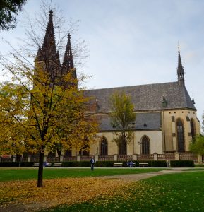 Vyšehrad - podzim pohled na Baziliku Sv. Petra a Pavla