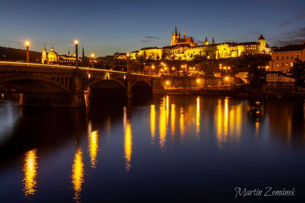 Noční Pražský hrad od Rudolfína