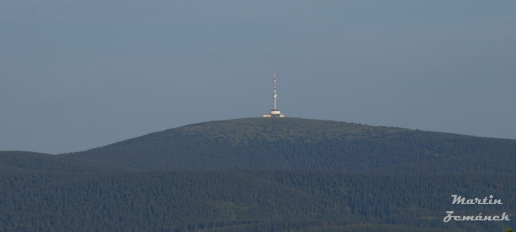 Jeseníky - Pohled na Praděd z Dlouhých strání