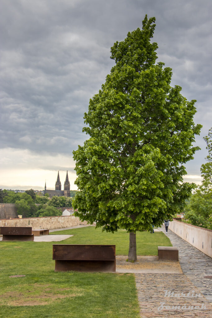 Dramatický Bastion s pohledem na Vyšehrad