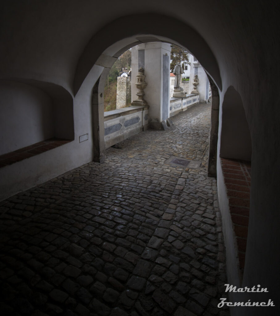 Český Krumlov - hradní průchod na plášťový most