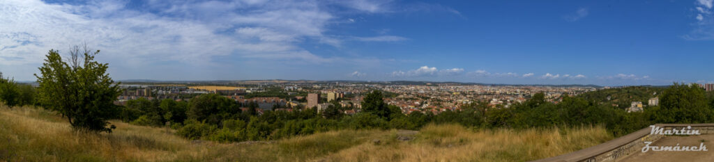 Brno - Panoramatický pohled na město z Bílé hory (Juliánov)