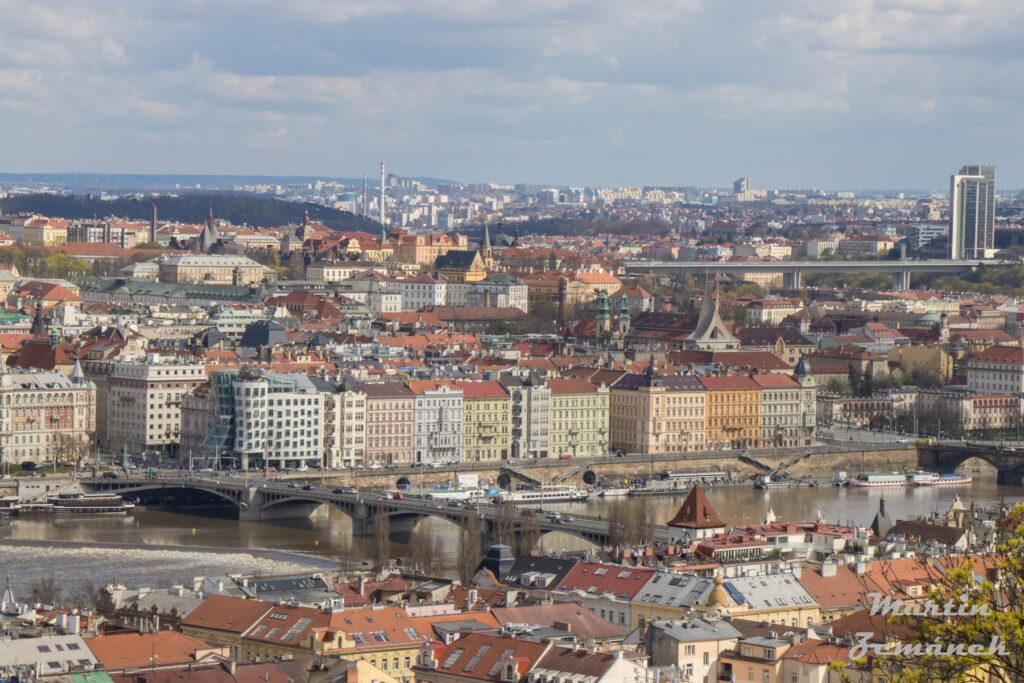 Praha - Pohled na Tančící dům