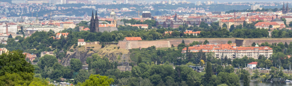 Prokopské údolí - Pohled na celý Vyšehrad a okolí kolem