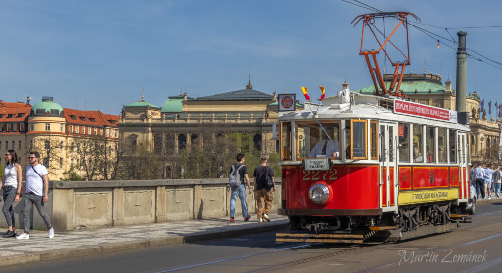 Praha - Rudolfinum s historickou tram