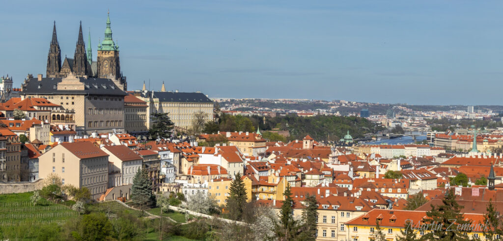 Praha - Hrad z Petřínských sadů