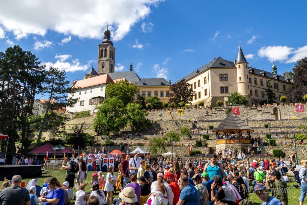 Kutná Hora - Pohled z Breüerovych sadů na Sv. Jakuba a Vlašský dvůr