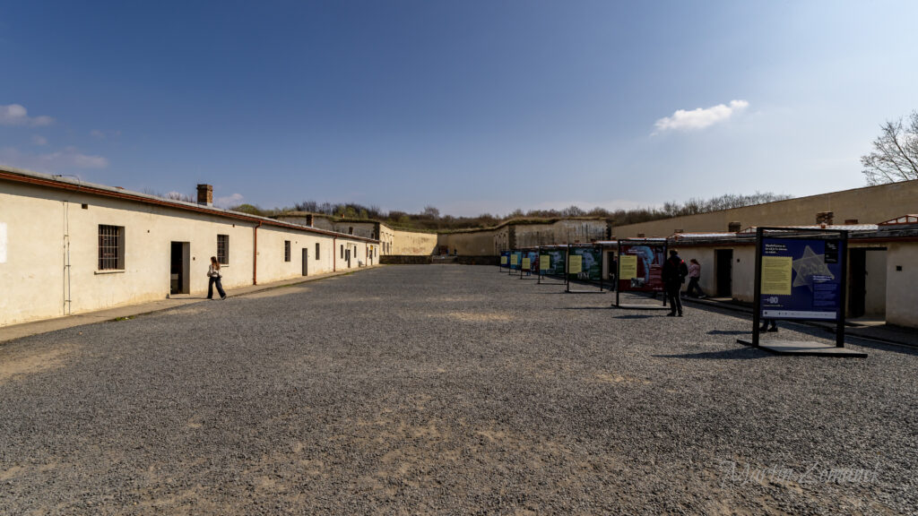 Terezín - Samotky s prosklenými střechami
